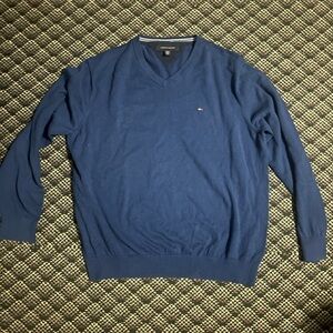 Tommy Hilfiger Men's V-Neck Sweater in Navy